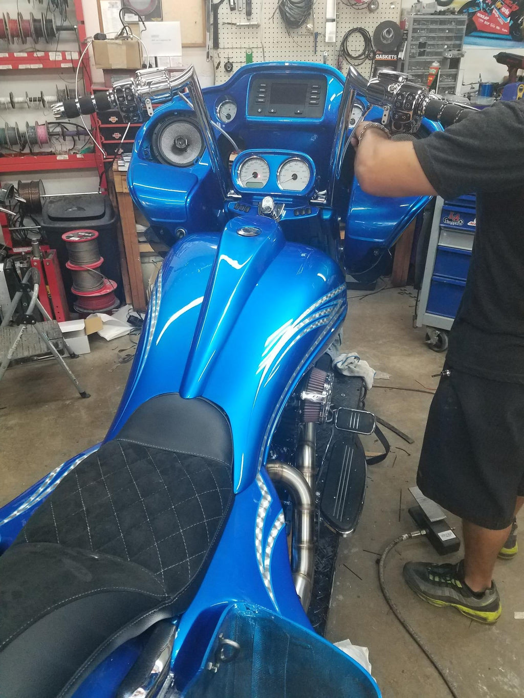 CYLENT CYCLES - GAS TANK - 14 and up - Show Stopper Gas Tank & Dash With Cap