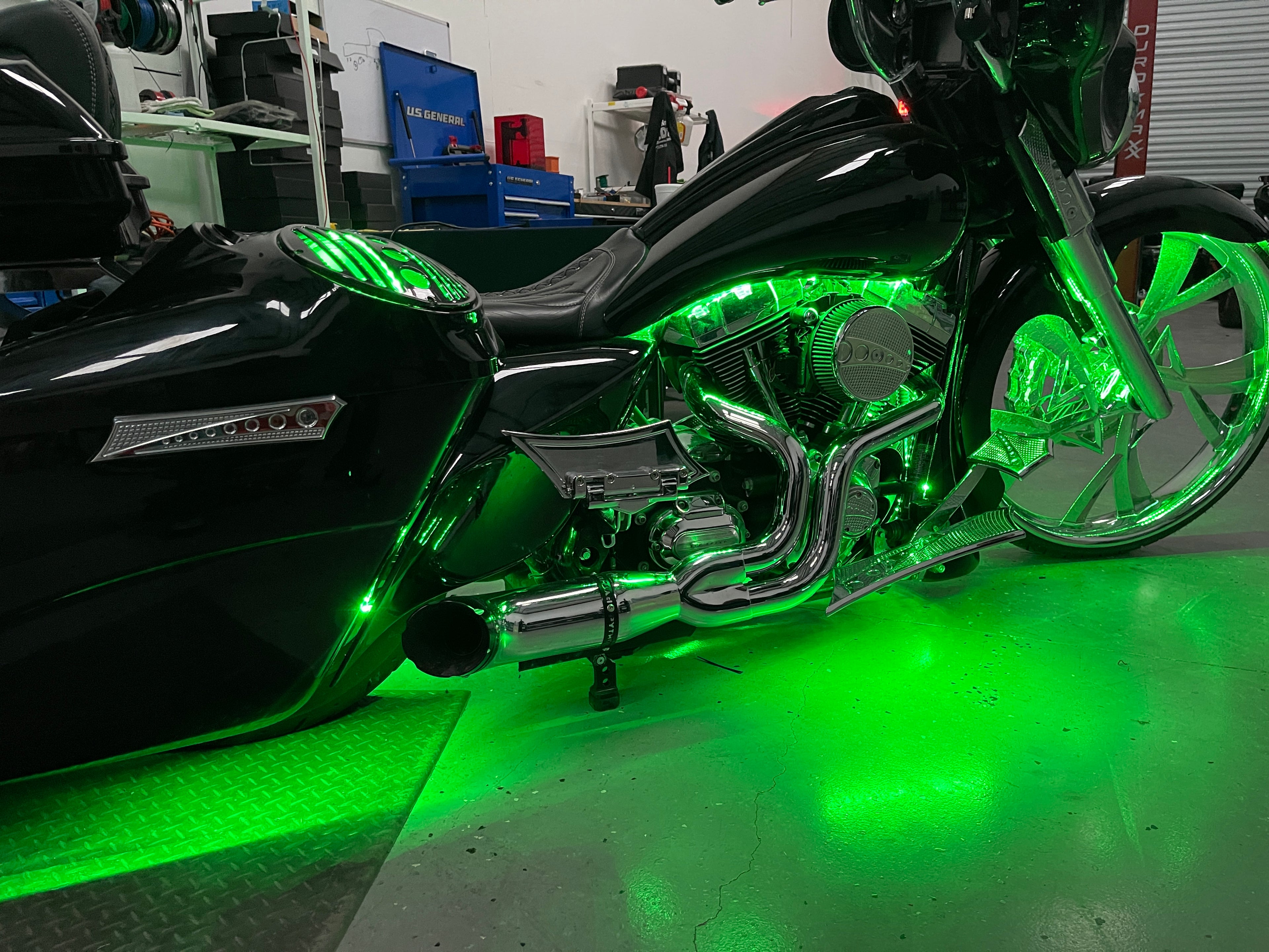 (15D) Harley Cruiser Chase Kit (Blackout Strips)