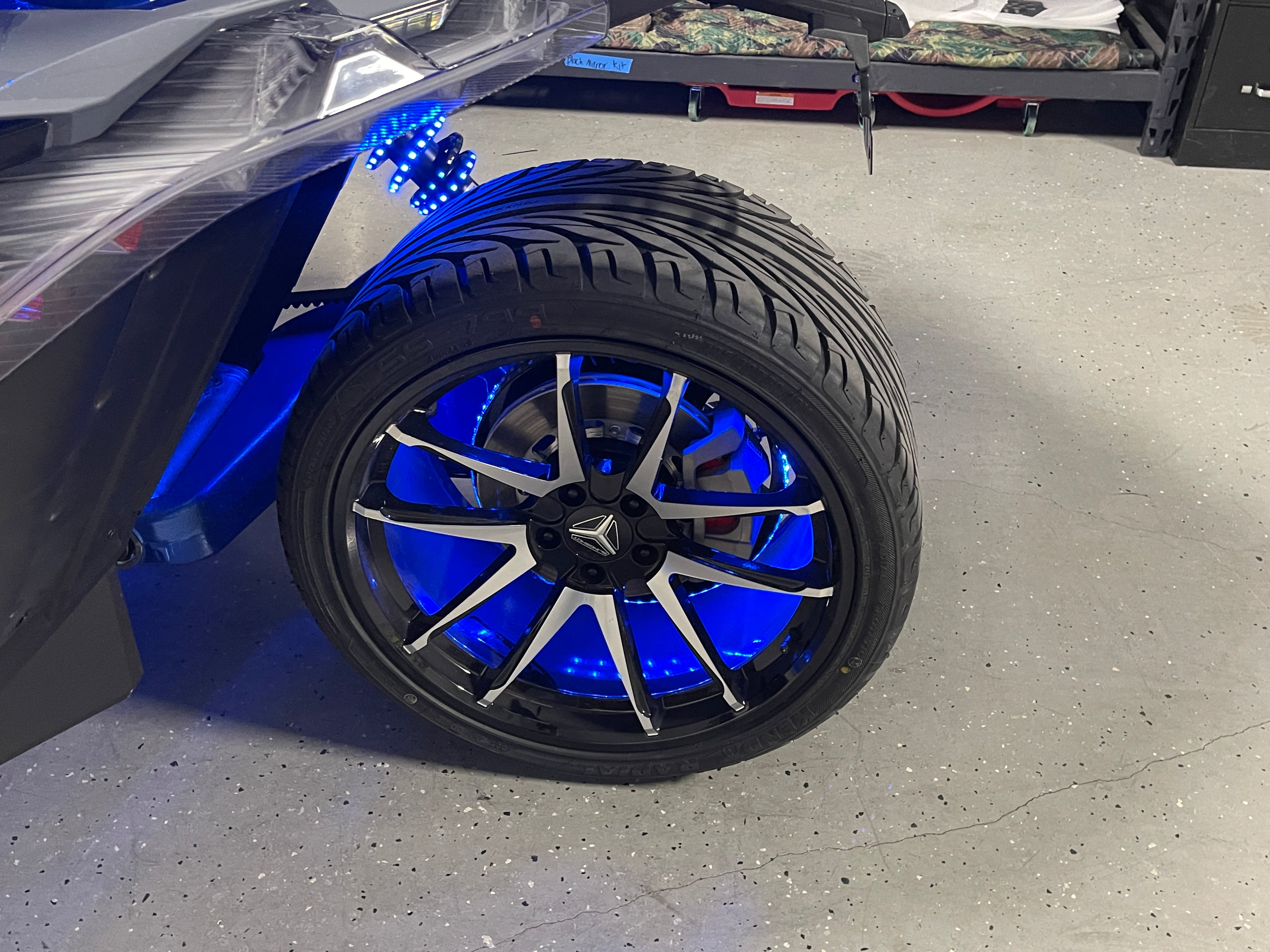 (1R) Black Out Chase Two Strip Wheel Ring Kit