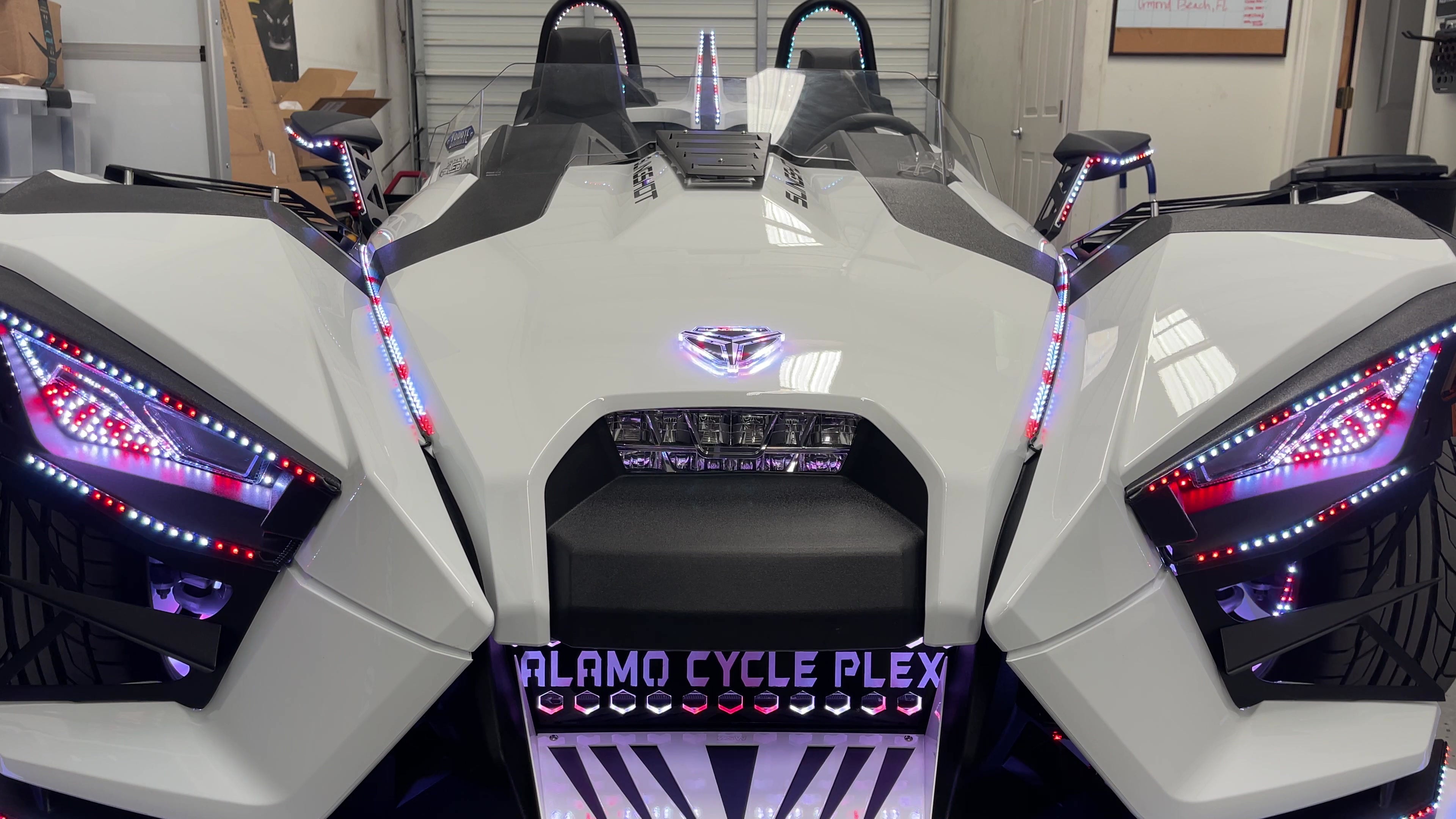 (10V) Hood Emblem kit