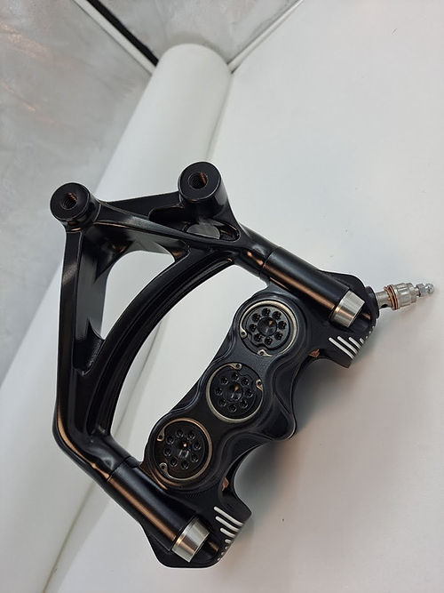 American suspension - Stoppie King™ Monoblock Radial Caliper Left Side for 18" Rotor -Black Contrast
