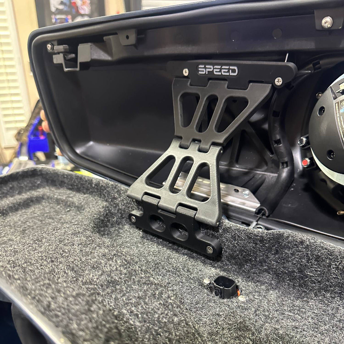 SPEED BY DESIGN - NO DRAMA LID STOPPERS