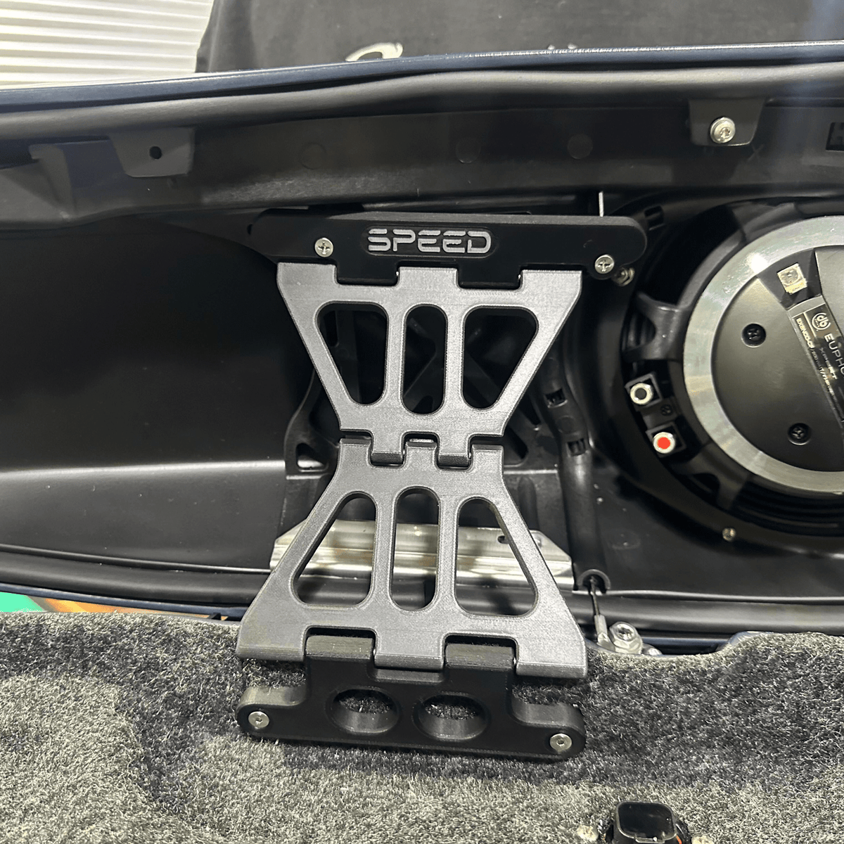 SPEED BY DESIGN - NO DRAMA LID STOPPERS